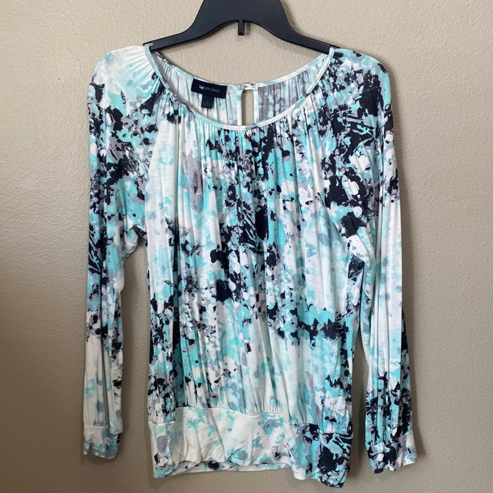 Comfy Dress top with button in back